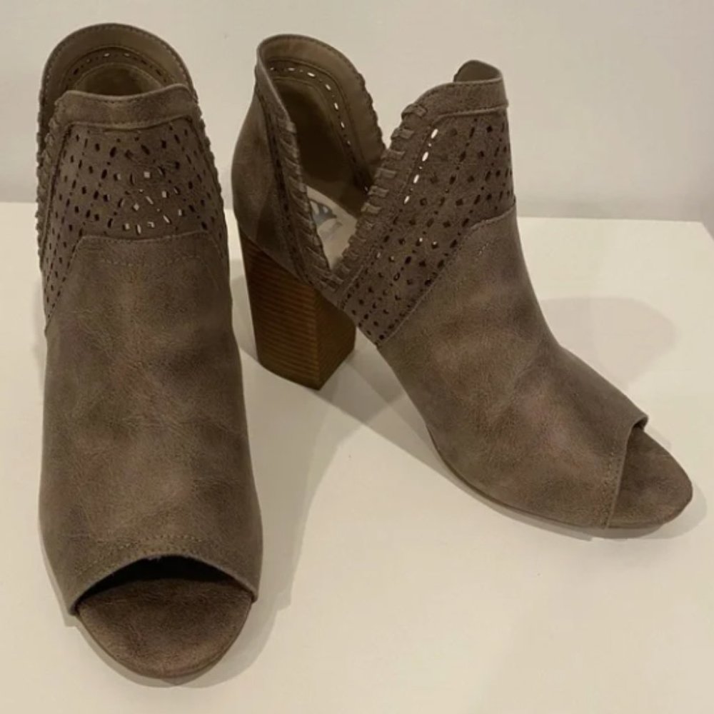 [FERGALICIOUS by FERGIE] Huxley Doe Size 10 with box